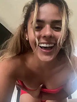 Snapshot of ZoeJohnsoon chatting on 11.24.25 ZoeJohnsoon online show from 11.24.25