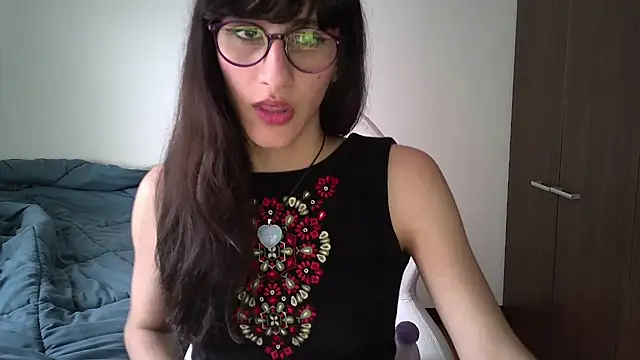 Snapshot of Alice_love29 chatting on 12.05.24 Alice love29 online show from 12.05.24