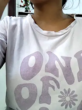 Snapshot of illay_love chatting on 09.24.25 illay love online show from 09.24.25