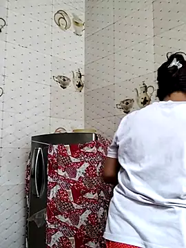 Snapshot of illay_love chatting on 10.19.25 illay love online show from 10.19.25