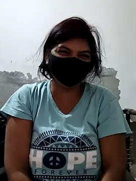 Snapshot of illay_love chatting on 10.20.25 illay love online show from 10.20.25