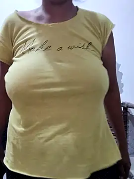 Snapshot of illay_love chatting on 10.21.25 illay love online show from 10.21.25