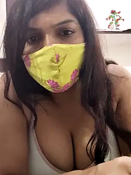 Snapshot of illay_love chatting on 10.29.25 illay love online show from 10.29.25