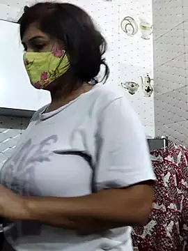 Snapshot of illay_love chatting on 12.15.25 illay love online show from 12.15.25