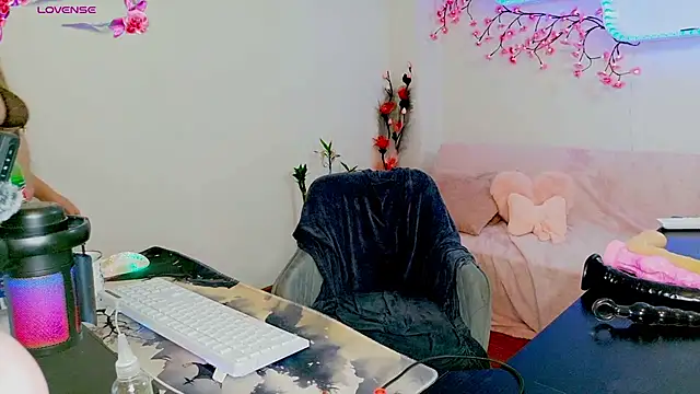 Snapshot of AustrianGirl99 chatting on 07.17.26 AustrianGirl99 online show from 07.17.26