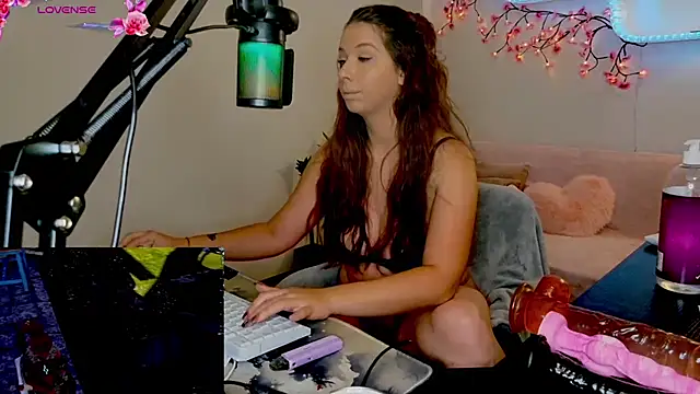 Snapshot of AustrianGirl99 chatting on 07.26.26 AustrianGirl99 online show from 07.26.26