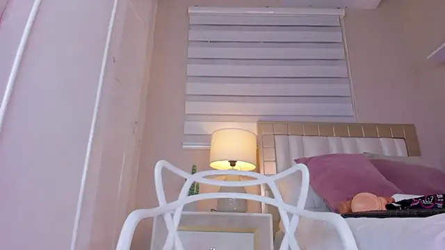 zoe sky  online show from 02.16.25