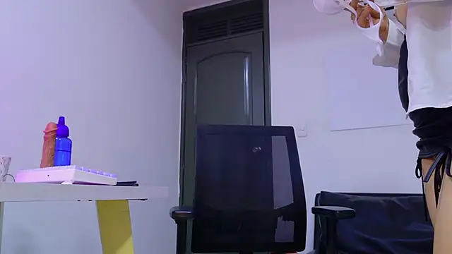 Adel Nesbiit online show from 02.27.25