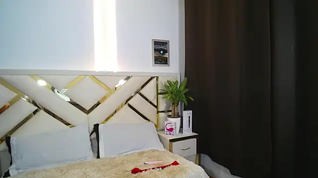 carolineamber  online show from 12.11.24