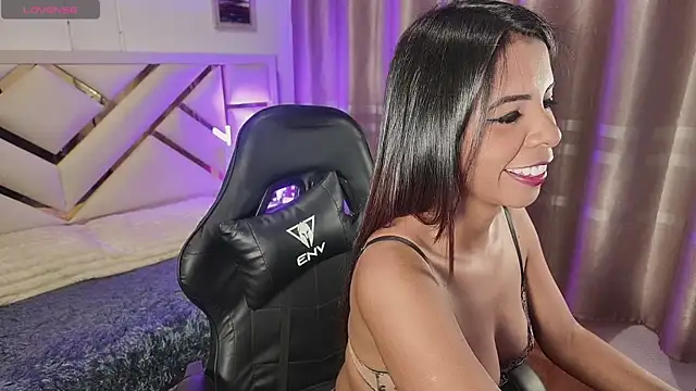 carolineamber  online show from 06.03.26