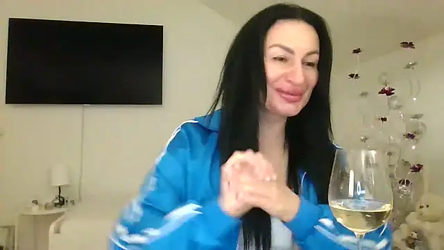 Snapshot of Helena7077 chatting on 01.31.25 Helena7077 online show from 01.31.25