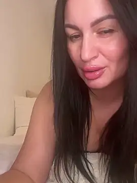 Snapshot of Helena7077 chatting on 12.21.25 Helena7077 online show from 12.21.25