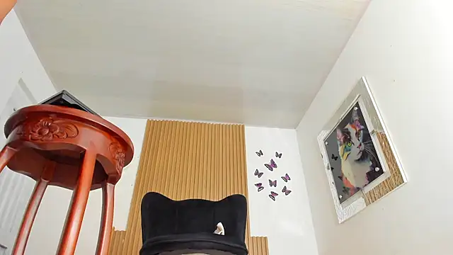 nathaly sara  online show from 10.24.25