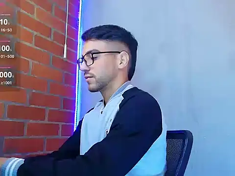 Snapshot of Leandro_valenzuela chatting on 10.13.25 Leandro valenzuela online show from 10.13.25
