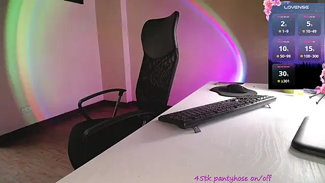 Snapshot of Estefany777 chatting on 10.26.25 Estefany777 online show from 10.26.25