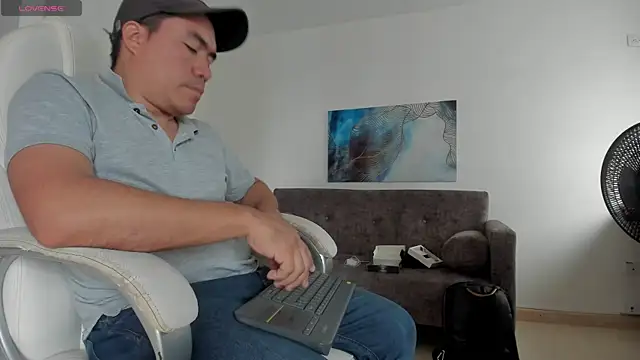 Snapshot of Jhonatan_Morales_S chatting on 02.05.25 Jhonatan Morales S online show from 02.05.25