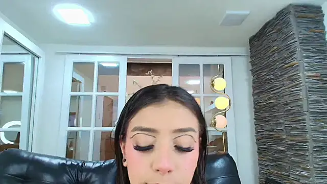 miss collins online show from 11.12.25