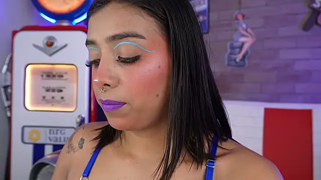 Snapshot of miss_collins chatting on 02.11.26 miss collins online show from 02.11.26