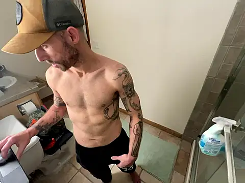 Snapshot of RuffClvb chatting on 12.08.24 RuffClvb online show from 12.08.24