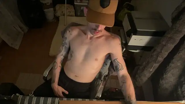 Snapshot of RuffClvb chatting on 03.05.25 RuffClvb online show from 03.05.25