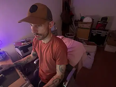 Snapshot of RuffClvb chatting on 03.14.25 RuffClvb online show from 03.14.25