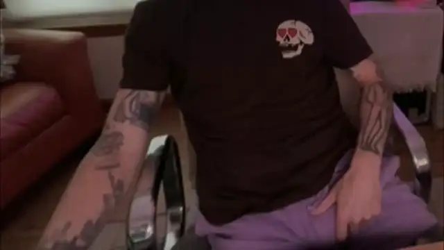 Snapshot of RuffClvb chatting on 10.26.25 RuffClvb online show from 10.26.25