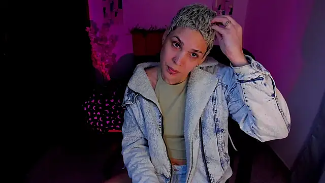 Charlee pink online show from 10.09.25