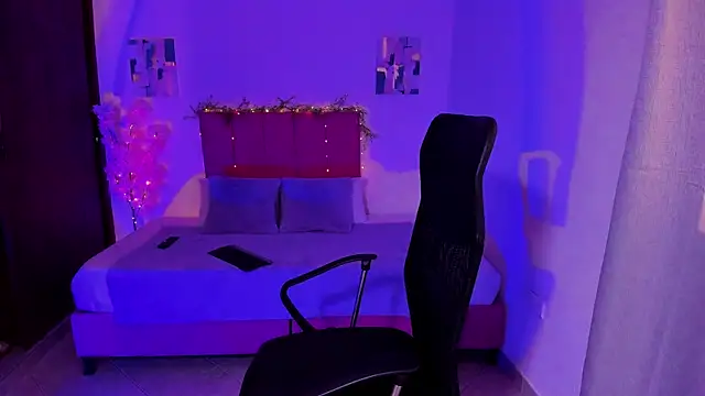 Charlee pink online show from 10.12.25