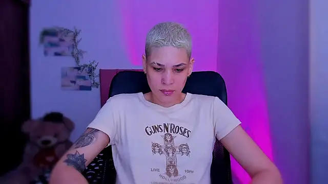 Charlee pink online show from 02.10.26