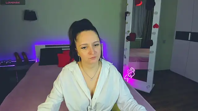 AngellLika online show from 11.20.25