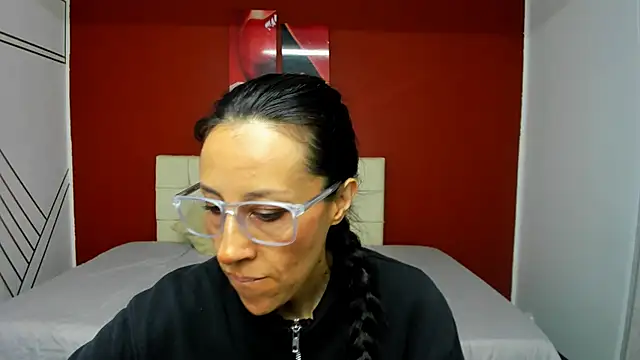 Snapshot of Abrillee1 chatting on 12.20.24 Abrillee1 online show from 12.20.24