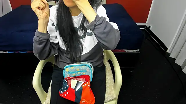 Snapshot of Abrillee1 chatting on 01.14.25 Abrillee1 online show from 01.14.25