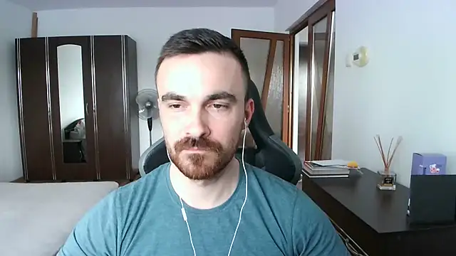 Snapshot of mu5clemania2 chatting on 05.17.26 mu5clemania2 online show from 05.17.26