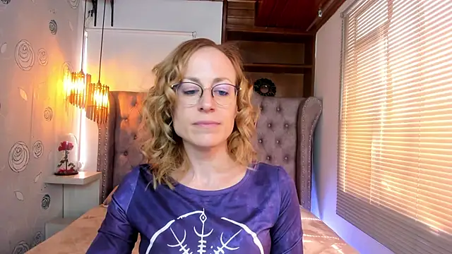 Snapshot of SammySanders chatting on 02.04.25 SammySanders online show from 02.04.25