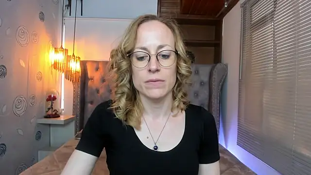 Snapshot of SammySanders chatting on 02.05.25 SammySanders online show from 02.05.25