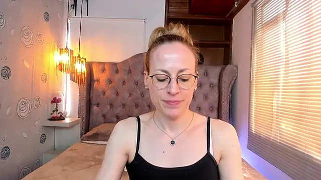 Snapshot of SammySanders chatting on 02.06.25 SammySanders online show from 02.06.25