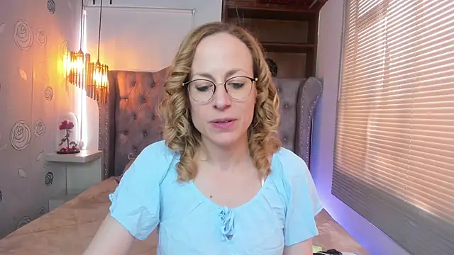 Snapshot of SammySanders chatting on 02.21.25 SammySanders online show from 02.21.25