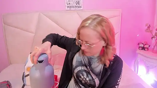 Snapshot of SammySanders chatting on 09.22.25 SammySanders online show from 09.22.25