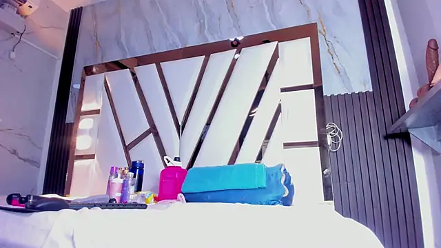 lola hornei online show from 12.05.25