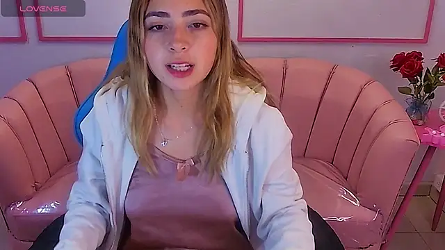 Snapshot of channel_blonde_a chatting on 12.05.24 channel blonde a online show from 12.05.24