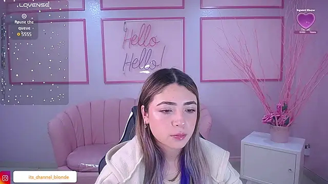 Snapshot of channel_blonde_a chatting on 01.02.25 channel blonde a online show from 01.02.25
