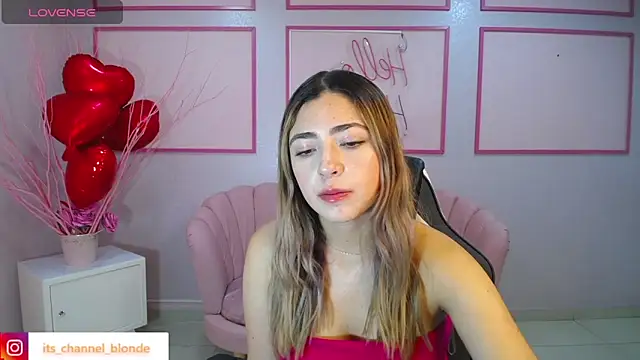 Snapshot of channel_blonde_a chatting on 02.27.25 channel blonde a online show from 02.27.25