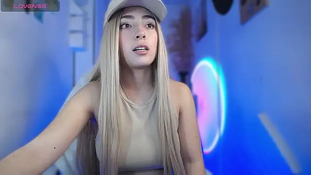 Snapshot of channel_blonde_a chatting on 09.19.25 channel blonde a online show from 09.19.25