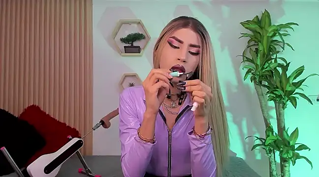 Snapshot of BrianaSchafer chatting on 03.20.25 BrianaSchafer online show from 03.20.25