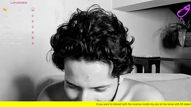 Snapshot of Nicholasrodrii chatting on 02.14.25 Nicholasrodrii online show from 02.14.25