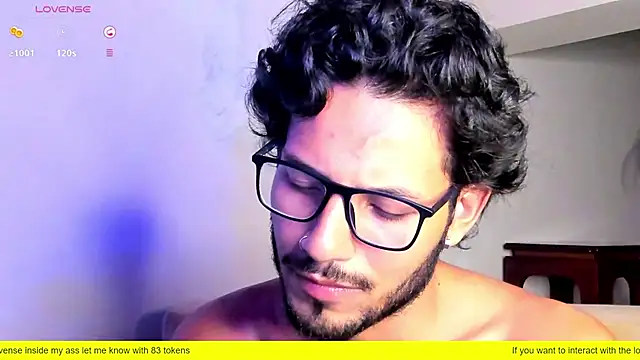 Snapshot of Nicholasrodrii chatting on 02.17.25 Nicholasrodrii online show from 02.17.25