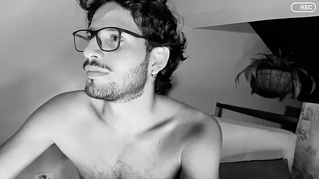 Snapshot of Nicholasrodrii chatting on 03.21.25 Nicholasrodrii online show from 03.21.25