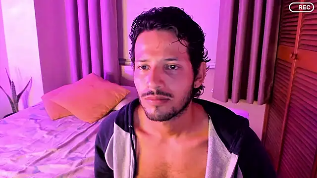 Snapshot of Nicholasrodrii chatting on 12.20.25 Nicholasrodrii online show from 12.20.25