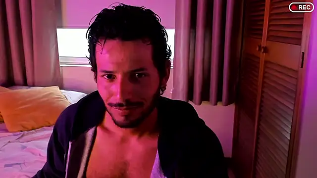 Snapshot of Nicholasrodrii chatting on 12.22.25 Nicholasrodrii online show from 12.22.25