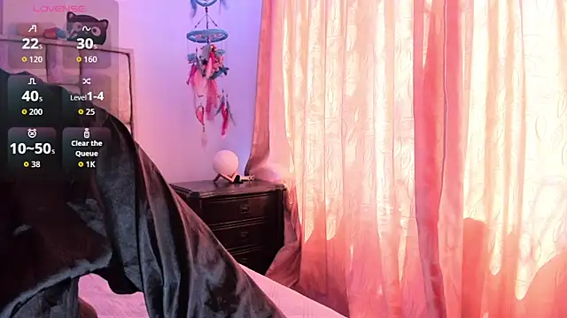 Snapshot of brianaGuzman chatting on 11.08.25 brianaGuzman online show from 11.08.25